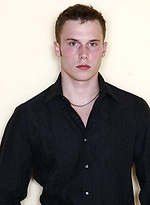 Alex and Denny kissing