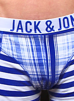 Athletic Young Footballer Brad King Gets Wanked off by a Guy for the First Time & Loving it!