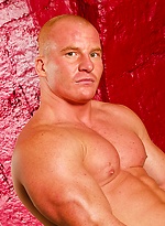 Big muscle hunk Alfredo Castaldo