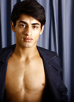 Fresh-faced gay boy charming the cam