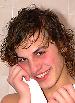 Sweet Twink Raoul bathtub wanking