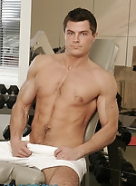 Muscle hunk Rodek Miska strips in. a gym