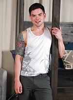 Inked gay hottie Dakota Payne screws feminine boy Alex Tate on the bed