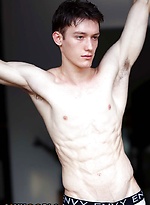 18 Y/O Ballet Dancer Kingsley Kross Gives Himself A Massive Facial!