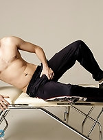 Dude shows his huge dick