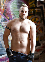 Gay men Tobias James and Bo Sinn butt fuck each other without protection